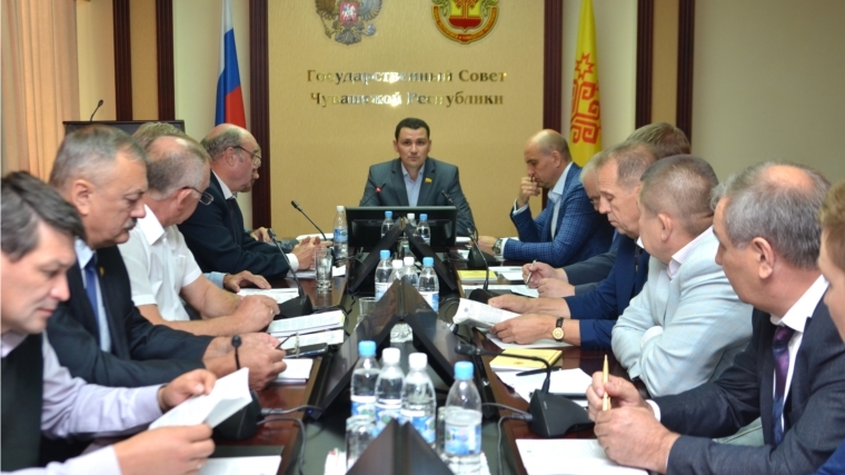 Под председательством Сергея Павлова состоялось заседание Комитета по экономической политике, агропромышленному комплексу и экологии