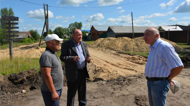 Глава администрации Вурнарского района проинспектировал ход строительства дорог в поселениях