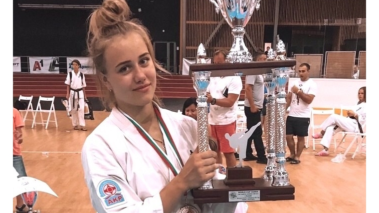 Елена Зайковская выиграла Кубок мира KWU по киокусинкай в Болгарии