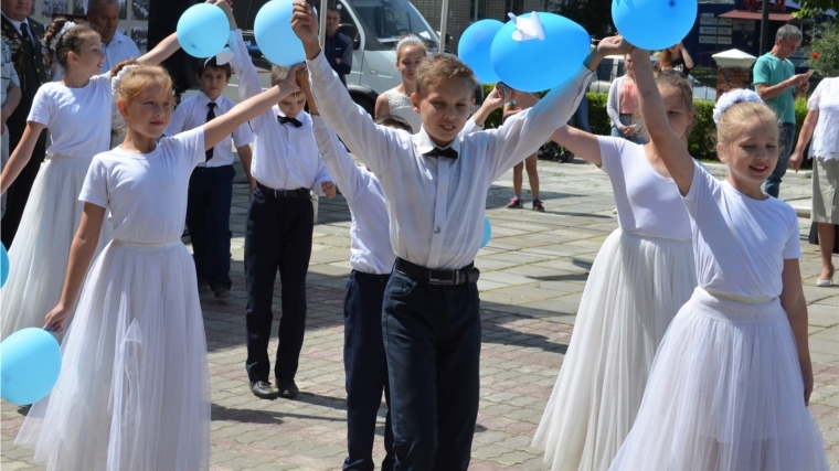 Народный ансамбль танца «Звёздный» Шоршелского ЦСДК принял участие в митинге, посвященном Дню памяти А. Г. Николаева