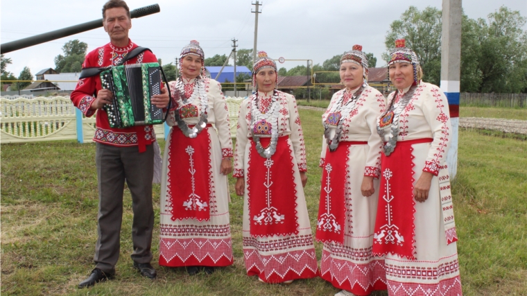 Солисты Саланчикского народного хора побывали в гостях в Канашском районе деревне Атыково