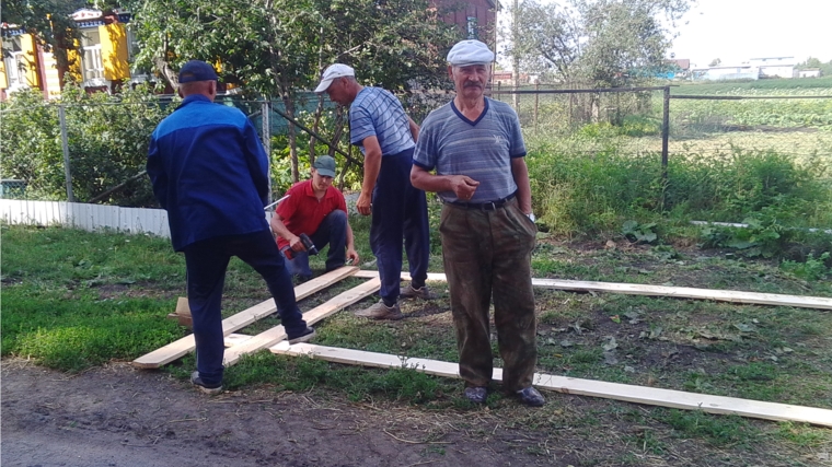 В Янтиковском сельском поселении ведутся работы по изготовлению и устройству контейнерных площадок