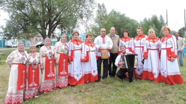 Женская вокальная группа Саланчикского народного хора побывала в гостях в деревне Березовка Красночетайского района