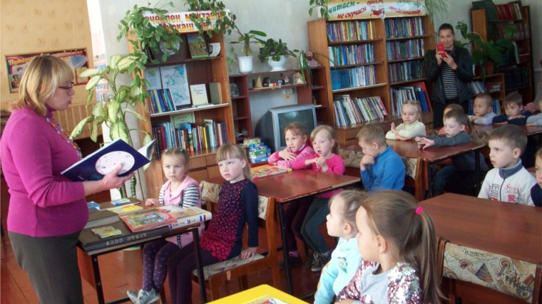 Моргаушская районная детская библиотека присоединилась к Международной акции «Книжка на ладошке»