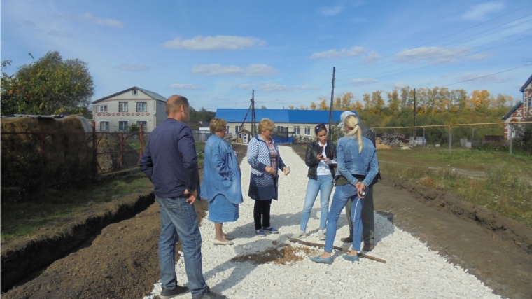 В деревне Сявалкасы по улицам Илеберская и Пионерская завершились работы по строительству  дороги щебеночным покрытием