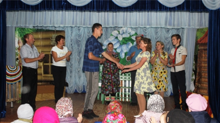Любительский коллектив «Юнга» при Юнгинском СДК на сцене Питишевского СДК Аликовского района.