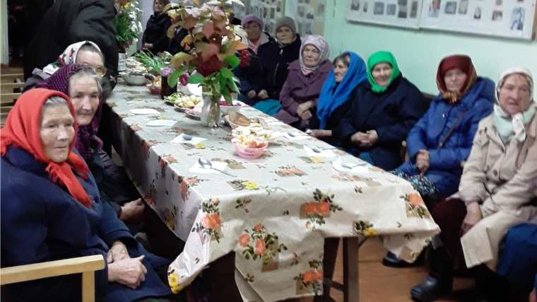 Дедушек и бабушек д.Кюльхири и Ямбахтино поздравили учащиеся Калининской средней школы
