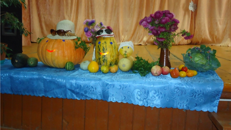 Осенняя выставка "Дары осени" в Туруновском сельском клубе