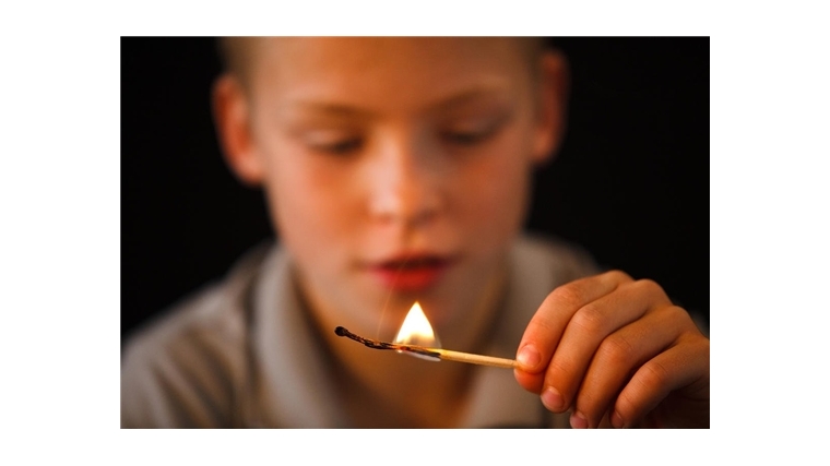 Детская шалость с огнем: причина пожара и последствия