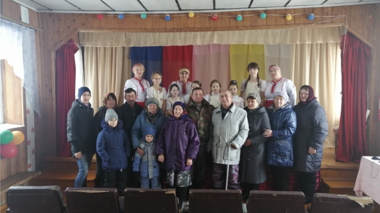 3 ноября в Среднебокашевском сельском клубе провели праздничный концерт «Мы граждане великой России», посвященный Дню народного единство