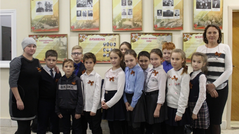 Учащиеся школ города на выставке "Моя семья в истории Великой Победы"