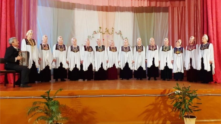 Народный хор ветеранов «Орин ен» в Акрамовском Доме культуры
