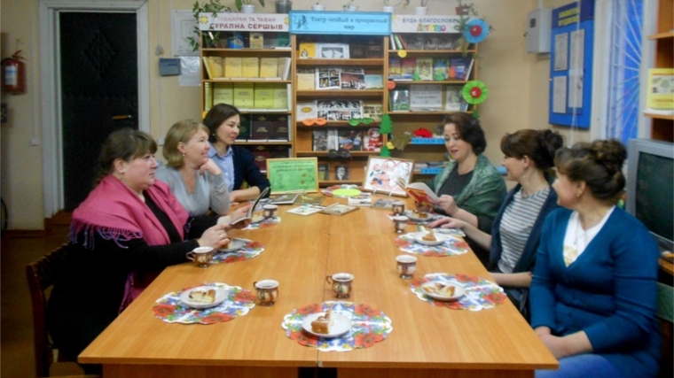 "Прекрасен мир любовью материнской" литературно-музыкальный вечер в Тойсипаразусинской сельской библиотеке