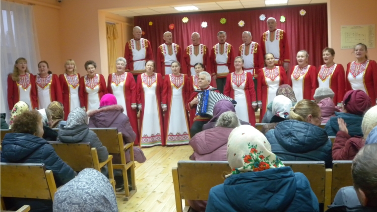 В Большекарачкинском сельском клубе состоялся концерт народного хора ветеранов Моргаушского районного Дома культуры