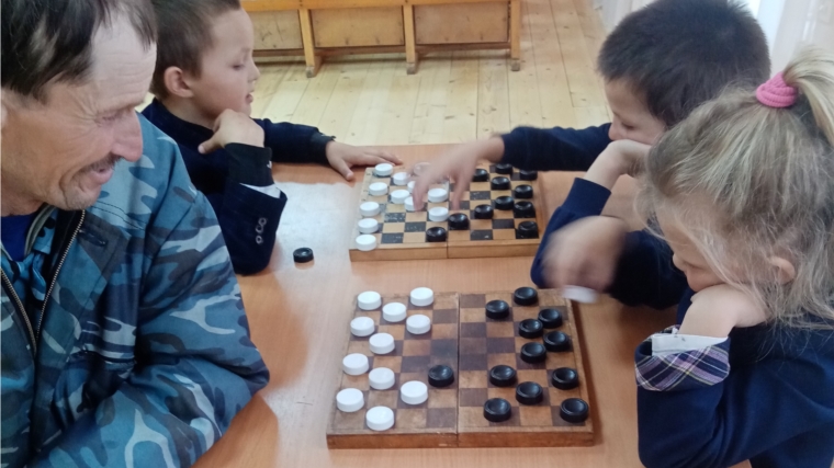 «Все мы разные, но все мы вместе» любительская игра в шашки в Б.Карачкинском СК