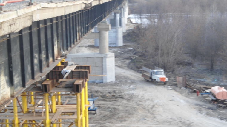 ООО СК «Волга» продолжает выполнение работ на автодорожном мосту через реку Сура в Порецком районе Чувашской Республики