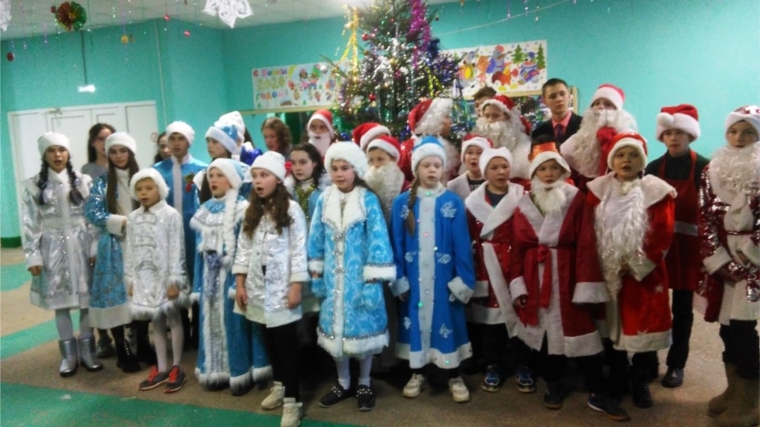26 и 27 декабря в Акрамовском Доме культуры прошли новогодние бал - маскарады детей Акрамовской ООШ