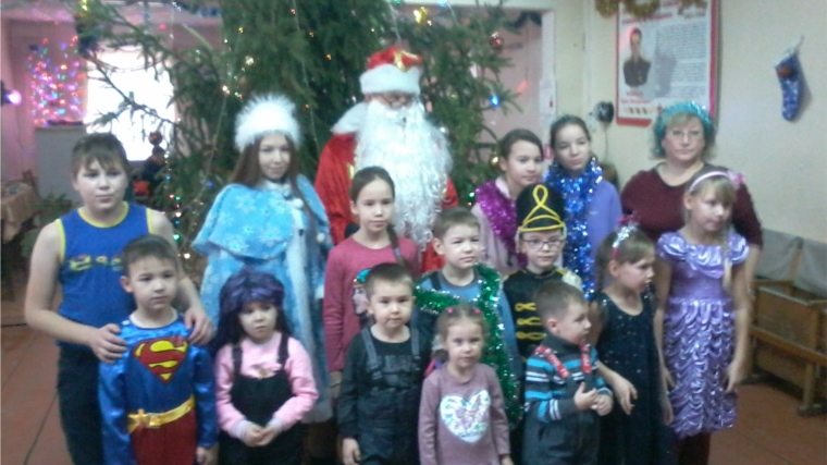 Новогодний утренник для детей «Сияет елочка огнями» в Чемеевском СК