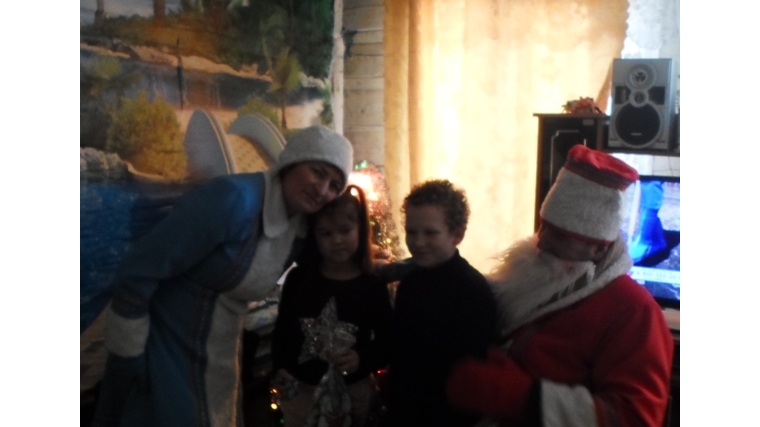 Дед Мороз и Снегурочка спешат поздравить жителей Березовского сельского поселения