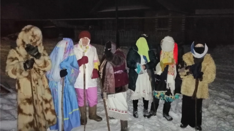 Участники художественной самодеятельности Ишпарайкинского сельского клуба начали святочные гуляния