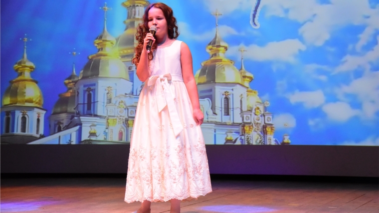 Петрова Эвелина приняла участие в районном фестивале "Свет Вифлеемской звезды"