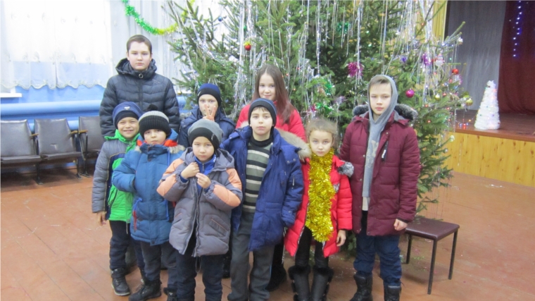 Детские новогодние игры в Полевосундырском СДК