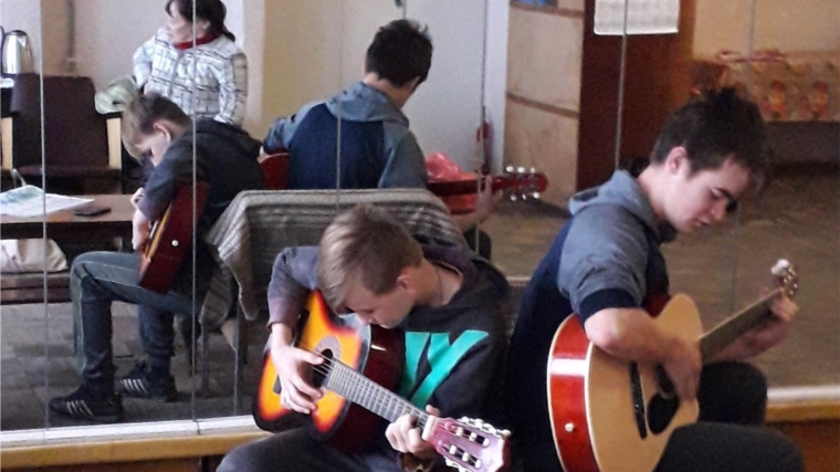 В Ходарском СДК открыт новый любительский клуб игры на гитаре «Ритм»