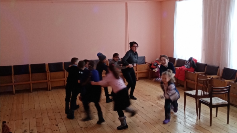 В Большекарачкинском СК состоялась детская развлекательная танцевальная программа «Озорная дискотека».