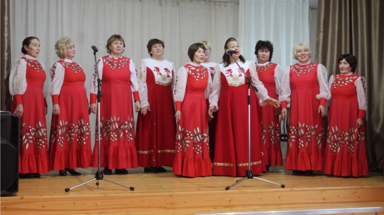 Женская вокальная группа Саланчикского народного хора в гостях в Красном Октябре