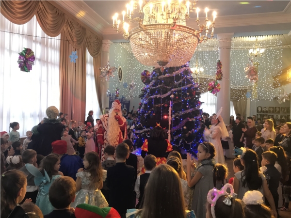 Чувашский реском профсоюза госучреждений провел новогоднюю елку