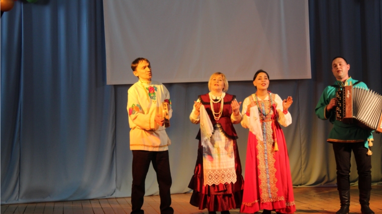 Кодеркасинский ДФ: На сцене Чиршкасинского Дома молодежи Кодеркасинский ДФ: На сцене Чиршкасинского Дома молодежи