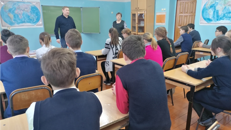 В Староайбесинской школе состоялась встреча с линейным пилотом первого класса Николаем Казанцевым