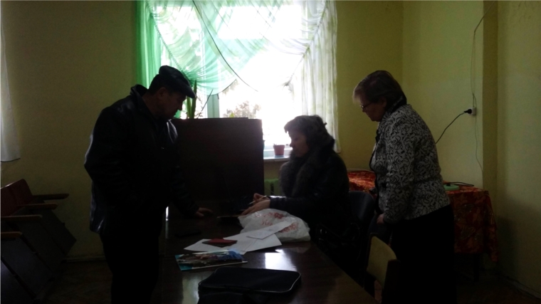 Выездной приём граждан провели специалисты клиентской службы ПФР в Янгорчинском сельском поселении