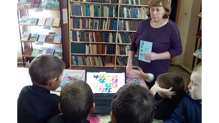 Информационный час «В мире Рунета» в Тораевской сельской библиотеке