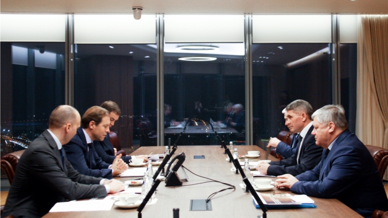 Олег Николаев обсудил с Министром промышленности и торговли Российской Федерации Денисом Мантуровым программу развития Чувашии