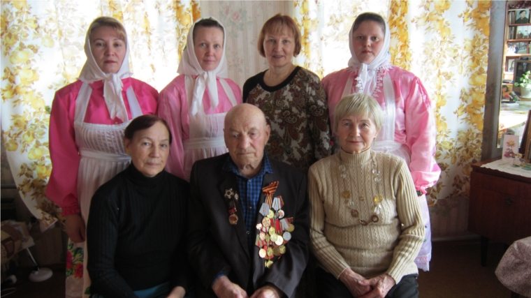 Работники культуры поздравили ветерана Великой Отечественной войны Алексея Галкина с днем рождения
