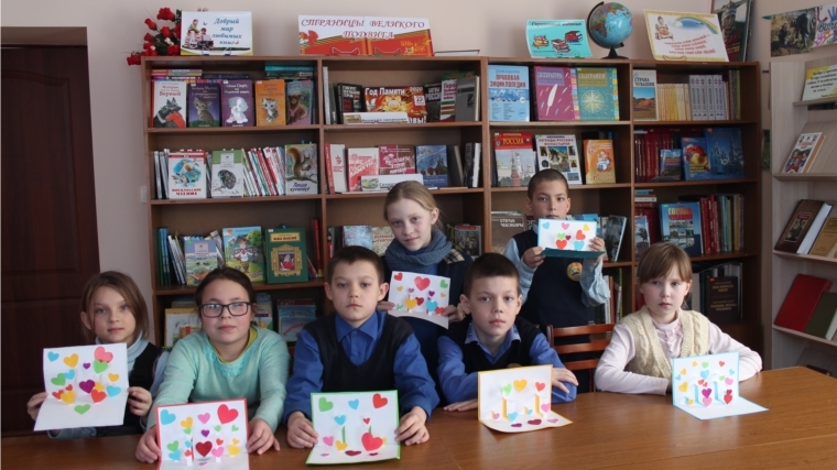 Мастер-класс по изготовлению объёмной открытки «Салют сердечек» в Шатьмапосинской сельской библиотеке