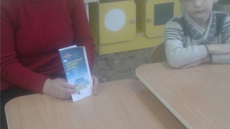 Библиотекарь Ижекейской сельской библиотки провела беседу «Интернет – всемирная паутина»