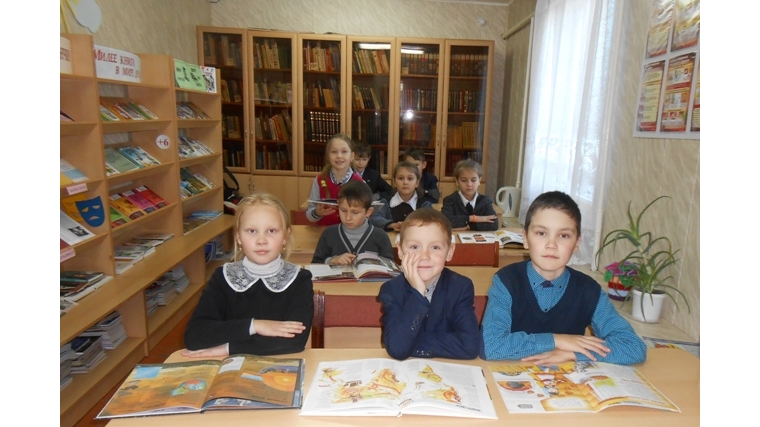 В рамках Единого дня чтения в Чувашии в Большевыльской сельской библиотеке провели час сказок «К нам приходят сказки, яркие и добрые…»
