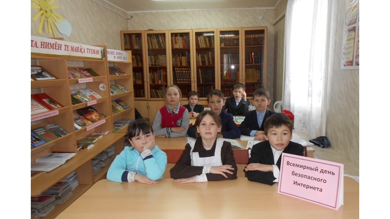 В Большевыльской сельской библиотеке провели час он-лайн вежливости «О правилах общения в сети Интернет и по телефону».