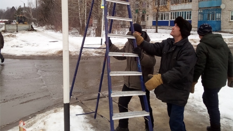 Рабочие администрации восстановили поврежденные дорожные знаки на пересечении улиц А. Иванова и К. Маркса.