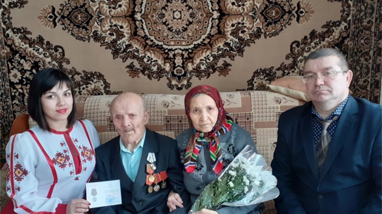 Вручение юбилейных медалей труженикам тыла, жителям села Челкасы и деревни Ямбай