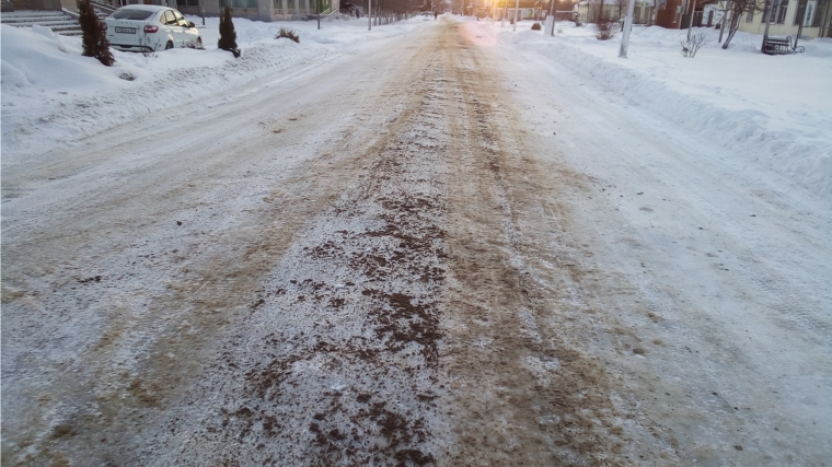 Обработка песком улиц и уборка снега.