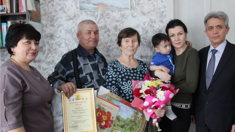 Семья Михайловых принимает поздравления с 45-летием совместной жизни.