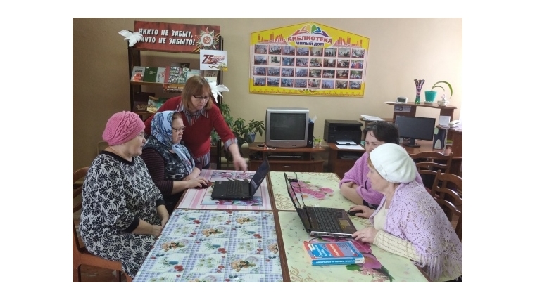 В Тораевской сельской библиотеке продолжаются занятия по обучению компьютерной грамотности населения