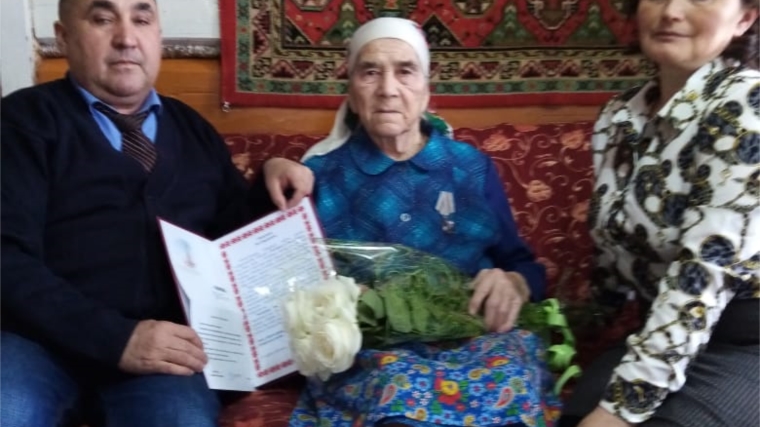 С 90- летним юбилеем поздравили Зою Николаевну Михайлову,жительницу деревни Старое Муратово