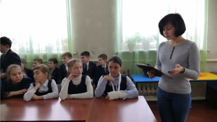В Моргаушской центральной районной детской библиотеке им. А. Г. Николаева прошел конкурсно-игровой вечер «Очень трудно быть девчонкой!»
