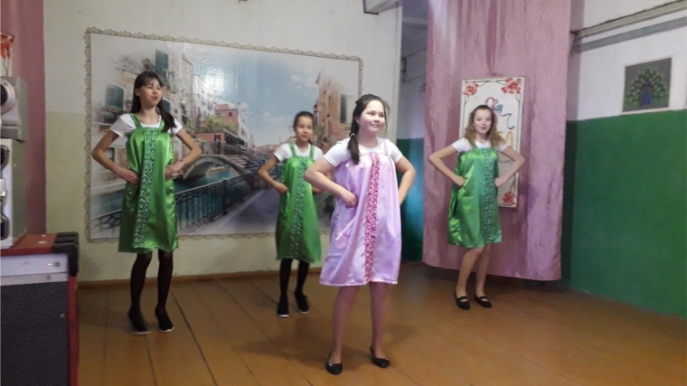 В Кивсерт- Янишевском сельском клубе состоялся традиционный праздничный концерт "Поздравляем наших мам!".