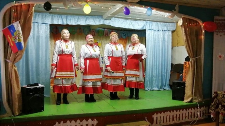 В Тинсаринском сельском клубе прошел праздничный концерт, посвященный Международному Женскому Дню.