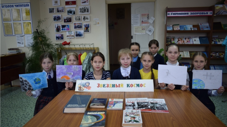 Участие Новояхакасинской библиотеки во II Межрегиональной акции «Читаем книги о Гагарине»